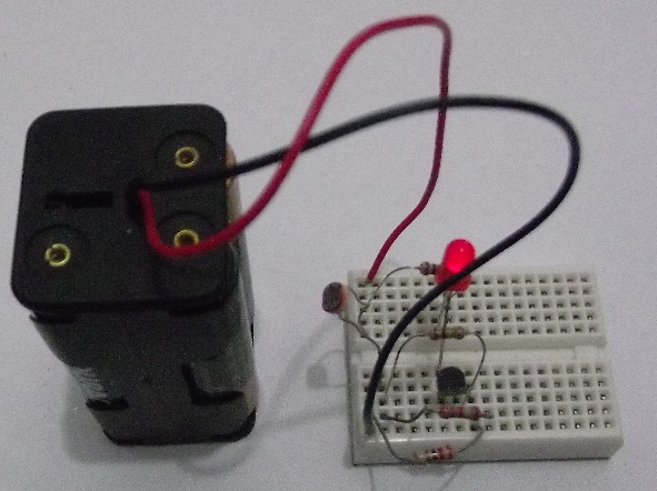Figure 4 – Th device mnounted using a solderless board 
