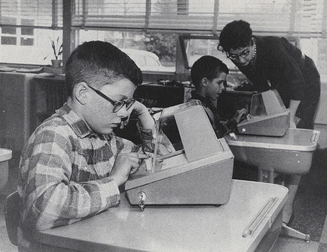 Figure 1 - Teaching machine of the last century
Figure 1 - Teaching machine of the last century